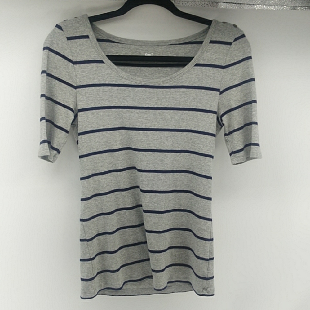GAP shirt sz: M